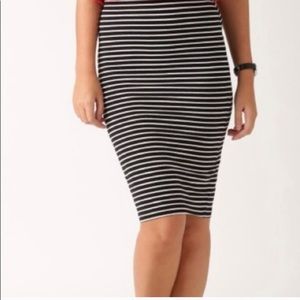 Old Navy Striped Pencil Skirt Black and White